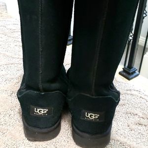 Women's Uggs boots size 6M.